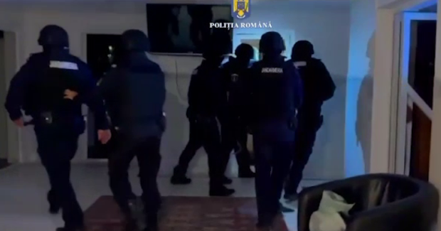 trei-politisti-din-timis-au-fost-retinuti-in-dosarul-bijuteriilor-din-turcia.-kilograme-de-aur-si-mari-sume-de-bani,-descoperite-la-perchezitii trei-politisti-din-timis-au-fost-retinuti-in-dosarul-bijuteriilor-din-turcia.-kilograme-de-aur-si-mari-sume-de-bani,-descoperite-la-perchezitii