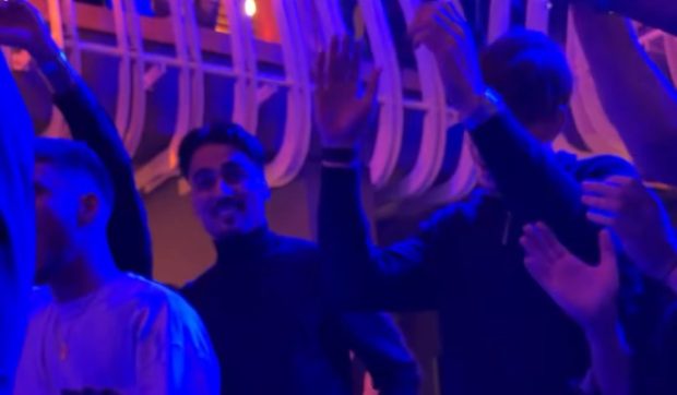 Jucătorii de la Universitatea Craiova au petrecut cu manele după „coșmarul” de la Atena. Cum se justifică